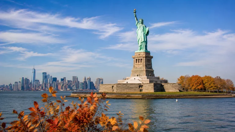 best time to visit the statue of liberty
