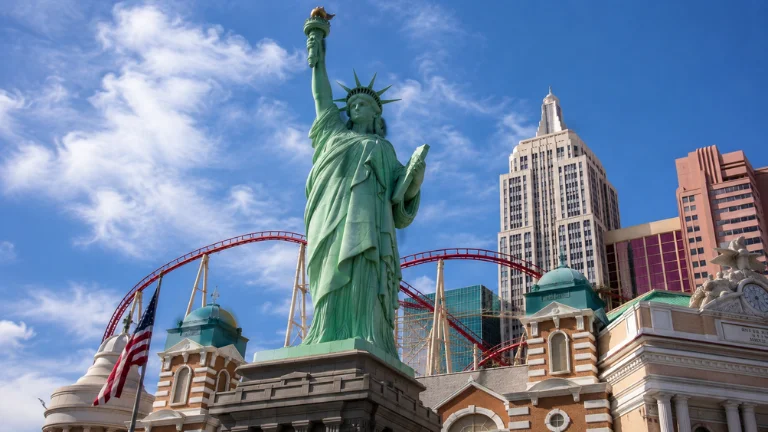 famous statue in las vegas