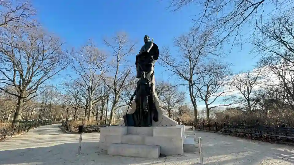Giovanni da Verrazano Monument