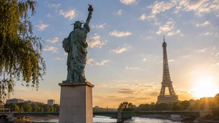 statue in paris